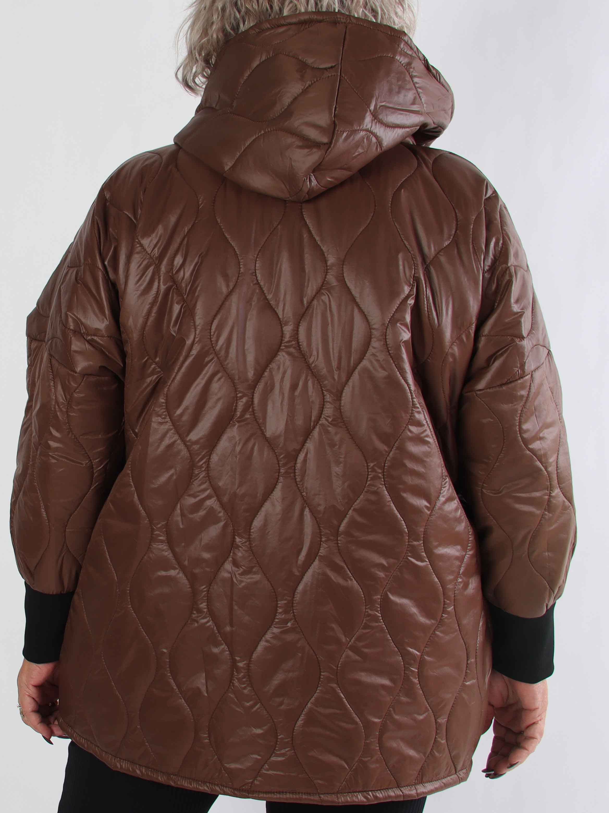 Augusta - Quiltet plus size jakke med hætte og lynlås